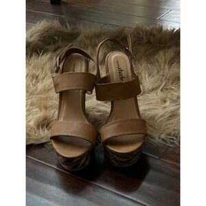 Charming Charlie‎ Wedge Sandals Tan Ankle Strap Platform Heels Women's Shoes S 8